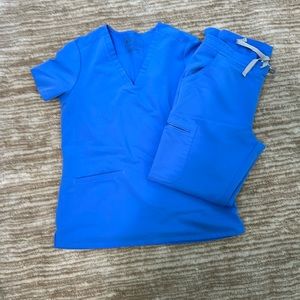 FIGS - size Small Ceil Blue scrub set - Casma top and Yola scrub pants - in EUC